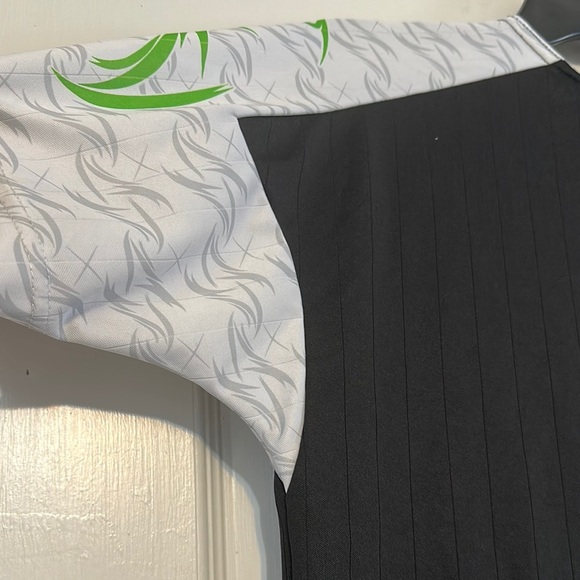 Black and Gray Jersey Shirt with Color-Blocked Design - Picture 4 of 5